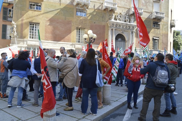 Sicurezza sul lavoro: arriva anche a Genova la mobilitazione nazionale indetta da Cgil, Cisl e Uil (VIDEO e FOTO) Sicurezza sul lavoro: arriva anche a Genova la mobilitazione nazionale indetta da Cgil, Cisl e Uil (VIDEO e FOTO)