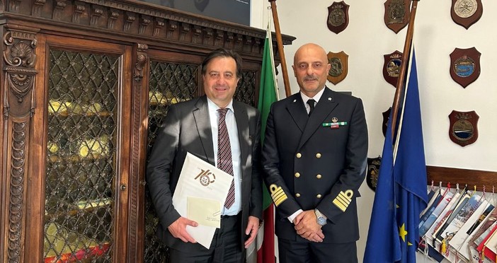 Il sindaco di Savona Marco Russo in visita alla Capitaneria di Porto