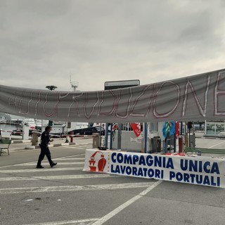 Savona, sciopero dei portuali e marittimi. Lavoratori e sindacati: "No all’autoproduzione" (FOTO e VIDEO)