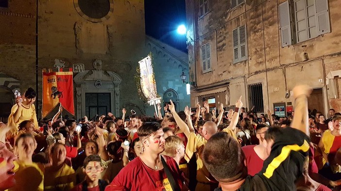 Parte delle foto e il video sono tratti dalla pagina Facebook: "Palio Storico di Albenga" Parte delle foto e il video sono tratti dalla pagina Facebook: "Palio Storico di Albenga"