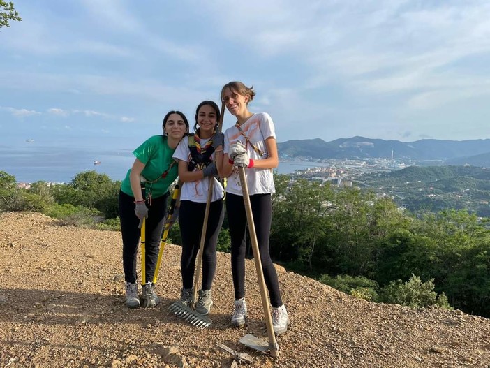 Savona, le ragazze del gruppo Scout ripuliscono i sentieri alla Conca Verde: ripristinati anche gli scoli d'acqua (FOTO) Savona, le ragazze del gruppo Scout ripuliscono i sentieri alla Conca Verde: ripristinati anche gli scoli d'acqua (FOTO)