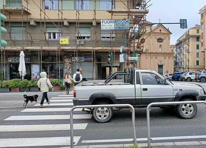 Savona, semafori in tilt da una settimana tra via Luigi Corsi e Corso Viglienzoni, affidato l'incarico per la riparazione del guasto