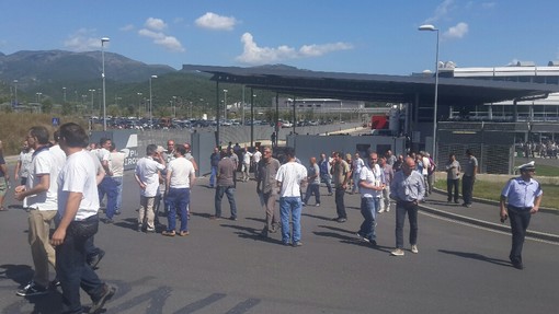 Proclamato lo sciopero alla Piaggio di Villanova (VIDEO)