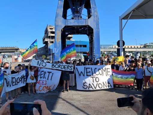 Il Comitato di benvenuto dei profughi sbarcati dalla Ocean Viking lo scorso 22 giugno Il Comitato di benvenuto dei profughi sbarcati dalla Ocean Viking lo scorso 22 giugno