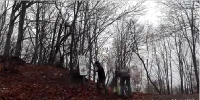 Spazzatura sul giogo di Giustenice: un gruppo di escursionisti pulisce