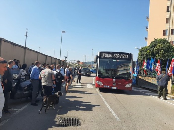 I lavoratori di Tpl incrociano nuovamente le braccia: proclamato sciopero di 4 ore per lunedì 21 marzo I lavoratori di Tpl incrociano nuovamente le braccia: proclamato sciopero di 4 ore per lunedì 21 marzo