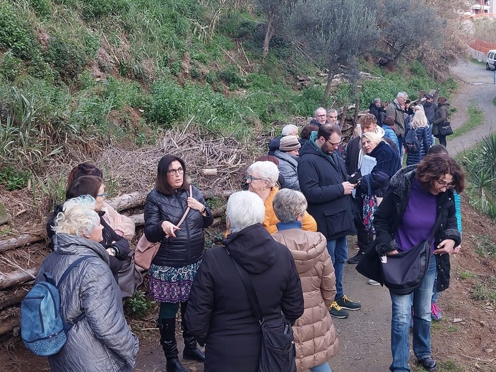 Gattile di Albissola, sit in di protesta di volontari e cittadini contro la chiusura: "La struttura non si tocca" (FOTO E VIDEO)