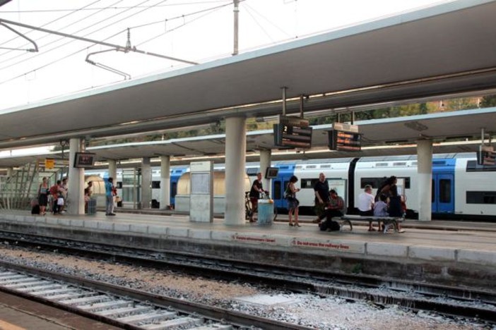 Savona, si mostra nudo in stazione a due donne: italiano condannato a 10 mesi Savona, si mostra nudo in stazione a due donne: italiano condannato a 10 mesi
