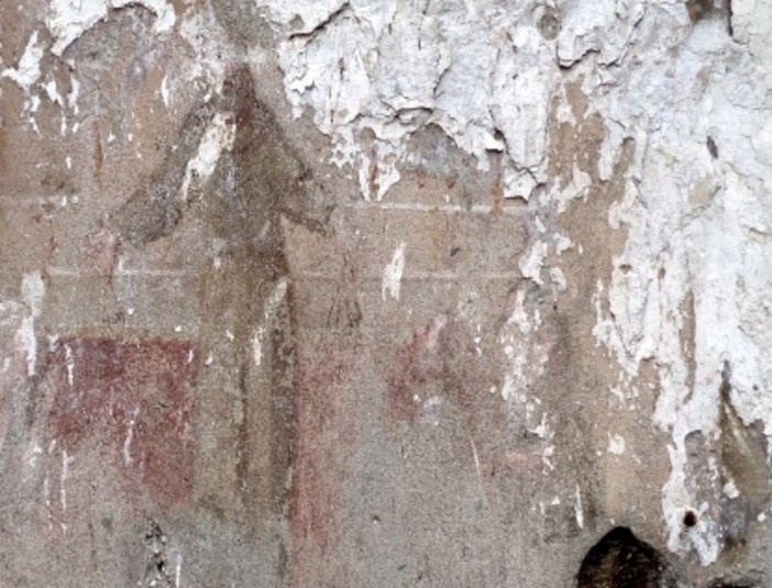 Savona, terminati i lavori di pulizia di uno dei chiostri del San Giacomo: riemergono gli affreschi di San Francesco