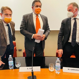 Scajola: "Ministro Garavaglia ha accolto la proposta di riduzione della distanza minima tra gli ombrelloni"