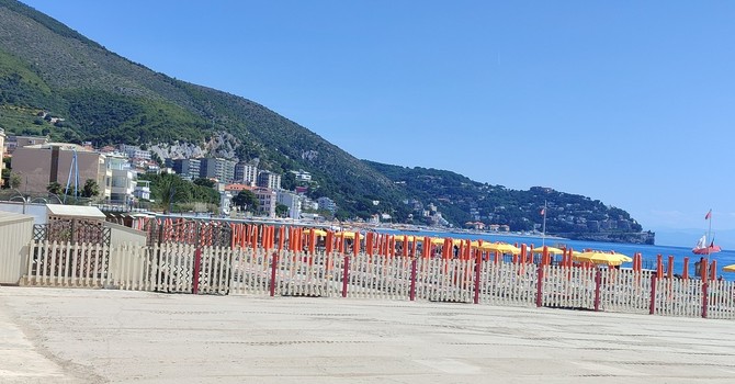 Spotorno, aperte le buste per le 8 spiagge senza suppletive: nessuna offerta valida per i bagni Santa Maria e Premuda Spotorno, aperte le buste per le 8 spiagge senza suppletive: nessuna offerta valida per i bagni Santa Maria e Premuda