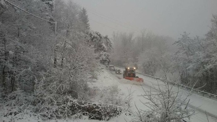 Liguria, Anas, torna l’obbligo di catene a bordo o pneumatici invernali Liguria, Anas, torna l’obbligo di catene a bordo o pneumatici invernali