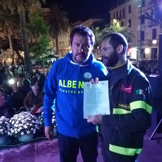 L'USB dei vigili del fuoco incontra Salvini ad Albenga: "Abbiamo fatto presente le problematiche della sede" L'USB dei vigili del fuoco incontra Salvini ad Albenga: "Abbiamo fatto presente le problematiche della sede"