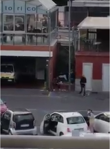 Albenga, cittadini riprendono gli spacciatori e li mettono su facebook