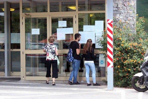 Scabbia all'alberghiero di Alassio, la Preside: "Grande senso di responsabilità delle famiglie che ci hanno avvertiti" Scabbia all'alberghiero di Alassio, la Preside: "Grande senso di responsabilità delle famiglie che ci hanno avvertiti"