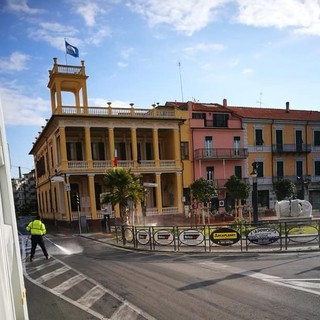 Borghetto, emergenza Coronavirus: prosegue la sanificazione di strade, marciapiedi e arredo urbano (FOTO)