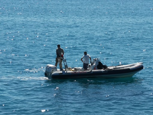 Ordigno bellico inesploso sui fondali di Pietra Ligure? Ricerche della Guardia Costiera (FOTO e VIDEO) Ordigno bellico inesploso sui fondali di Pietra Ligure? Ricerche della Guardia Costiera (FOTO e VIDEO)