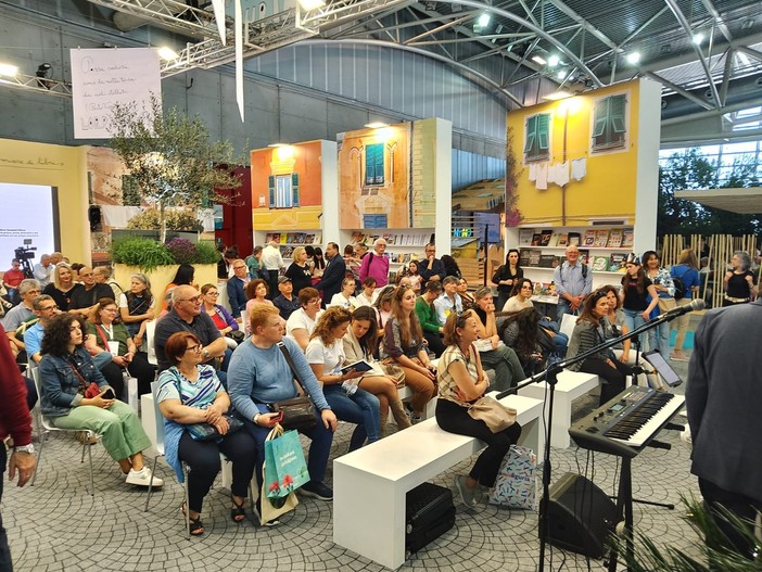 Salone del Libro di Torino, 100 relatori e 60 eventi nella “Sala Liguria”: al centro cultura, cantautorato, letteratura, comicità e arte