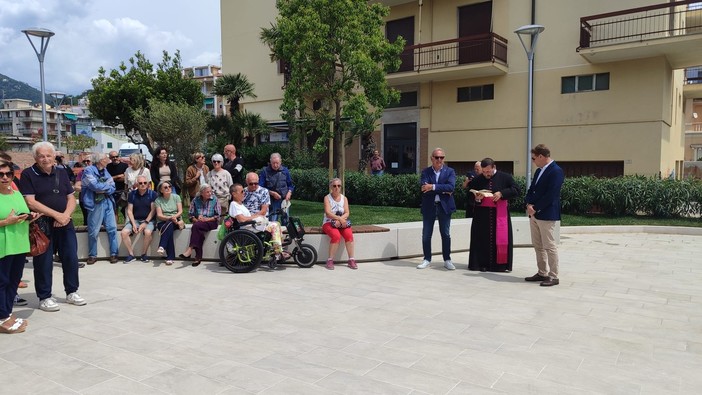 Pietra, rinnovato il parco pubblico "Perotti": aperto il sottopasso tra via XXV aprile e la passeggiata di ponente (FOTO e VIDEO) Pietra, rinnovato il parco pubblico "Perotti": aperto il sottopasso tra via XXV aprile e la passeggiata di ponente (FOTO e VIDEO)