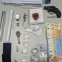 Fermato con 4.600 euro e cocaina: in casa quasi un chilo di droga, arrestato un 29enne