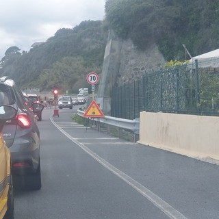 Buca sull'Aurelia a Celle, istituito il senso unico alternato