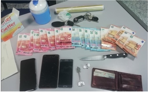 Albenga, spacciava per arrotondare lo stipendio: denunciato un 28enne marocchino Albenga, spacciava per arrotondare lo stipendio: denunciato un 28enne marocchino