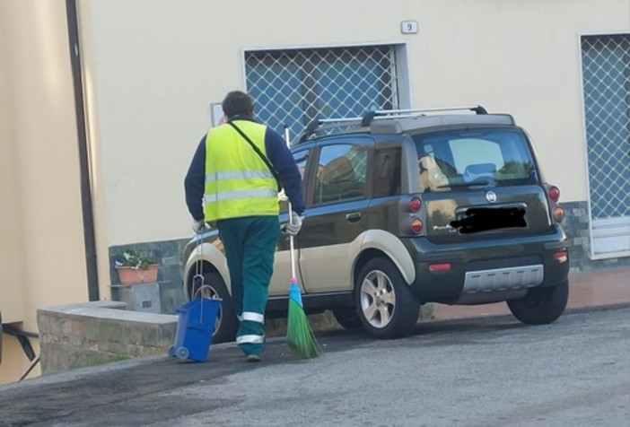 Spazzamento e svuotamento cestini a Savona, Causa (Fit Cisl): "Con il passaggio alla Cooperativa Miglio Verde 3 lavoratori non sono stati riassunti" Spazzamento e svuotamento cestini a Savona, Causa (Fit Cisl): "Con il passaggio alla Cooperativa Miglio Verde 3 lavoratori non sono stati riassunti"