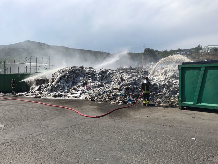 Nuovo incendio alla SARR di Cenesi: aumenta la preoccupazione tra gli abitanti