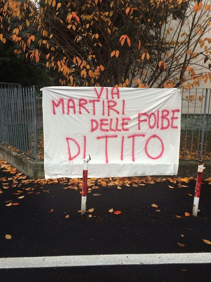 "Via Martiri delle Foibe di Tito": appeso uno striscione a Bragno "Via Martiri delle Foibe di Tito": appeso uno striscione a Bragno