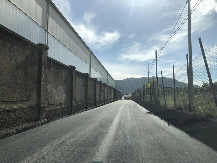 Albenga: asfaltatura della strada Leca-Campochiesa, lavori terminati (FOTO)