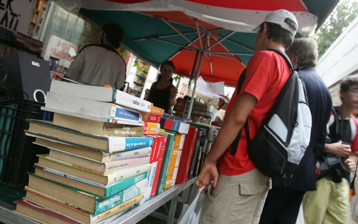 Caro scuola: stangata da 100 Euro rispetto al 2011 Caro scuola: stangata da 100 Euro rispetto al 2011