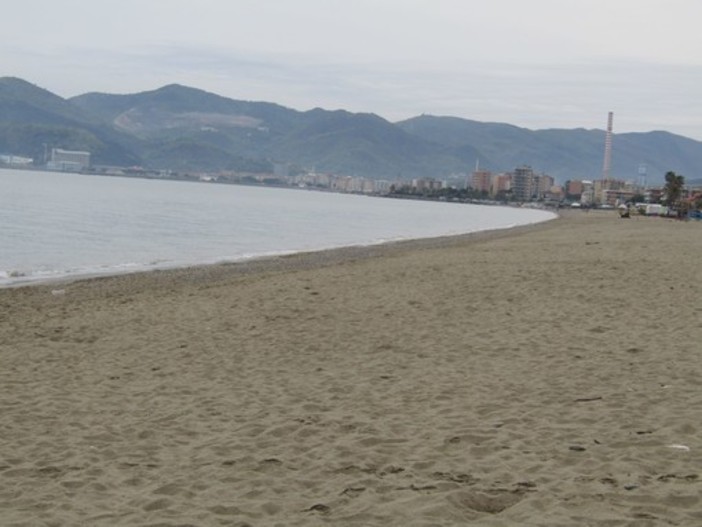 Savona, il Comune affida i lavori per demolire i manufatti di scarico delle acque bianche sulla spiaggia di via Nizza Savona, il Comune affida i lavori per demolire i manufatti di scarico delle acque bianche sulla spiaggia di via Nizza