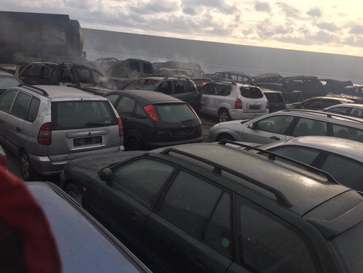 Incendio al Porto di Savona: mille auto distrutte (FOTO e VIDEO)