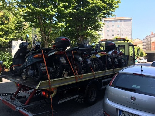 Scooter in sosta senza assicurazione: multata officina di Vado Ligure
