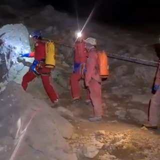 Malore di uno speleologo americano a -1000 metri in Turchia: anche 4 liguri nella task force di esperti internazionali Malore di uno speleologo americano a -1000 metri in Turchia: anche 4 liguri nella task force di esperti internazionali