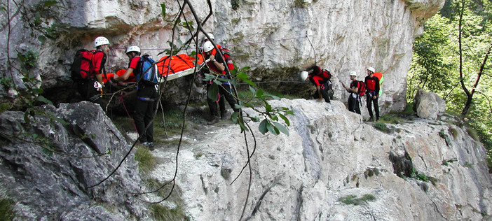 Scalatore precipita da una parete rocciosa nel finalese: accusa trauma cranico, ricoverato all’ospedale