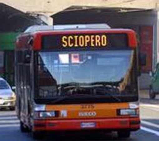 Un bus di linea in sciopero