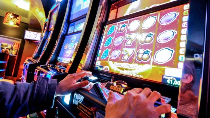 Slot machine, il Pd: "La proroga della legge sulle sale da gioco è solo il preludio a una sanatoria"