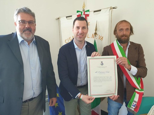 Cisano, sopralluogo di Giampedrone e Vaccarezza nelle aree colpite dall'incendio (FOTO) Cisano, sopralluogo di Giampedrone e Vaccarezza nelle aree colpite dall'incendio (FOTO)