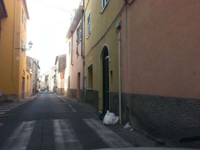 Raccolta differenziata ad Albenga: ancora disorganizzazione nelle frazione