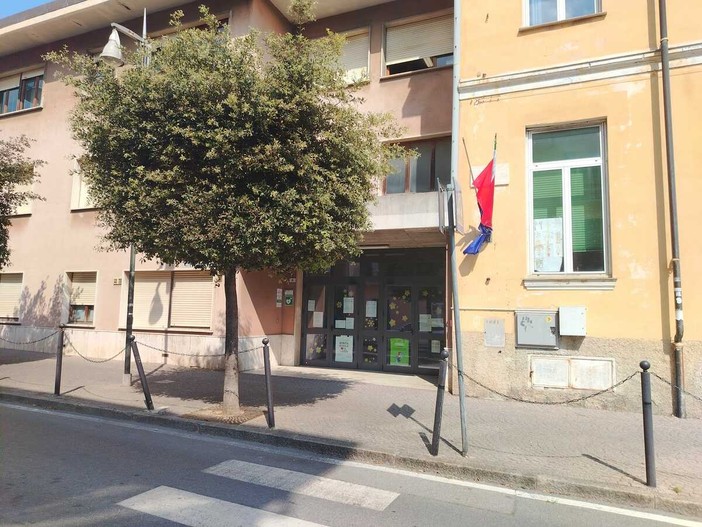 Savona, si rompe un tubo sotto la palestra: chiusa la scuola Mignone di via Bove