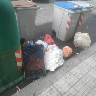Raccolta rifiuti a Savona, un lettore: "Contro la maleducazione di alcuni cittadini c'è poco da fare"