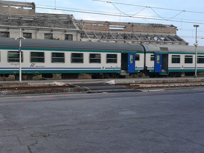 La stazione ferroviaria di Pietra Ligure La stazione ferroviaria di Pietra Ligure