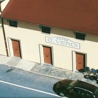 Calizzano, nuova veste per il cinema "Verdi": restaurato il palco