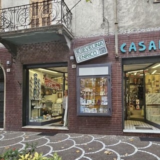 Dopo 55 anni di attività, verso la chiusura lo storico negozio 'Evelina Enrico' ad Albenga Dopo 55 anni di attività, verso la chiusura lo storico negozio 'Evelina Enrico' ad Albenga
