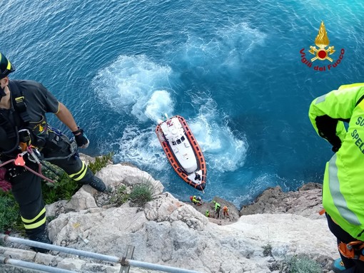 Capo Noli, soccorsi con l'elicottero due rocciatori svizzeri rimasti bloccati in parete (FOTO)