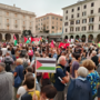 A Savona una catena di 5 chilometri di abiti per non dimenticare i bambini di Gaza