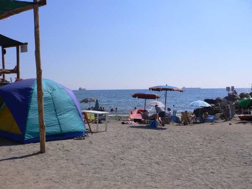 Alassio, il Gruppo Agorà attacca: "Subito la posa dei cartelli di sicurezza su tutte le zone di spiaggia libera"
