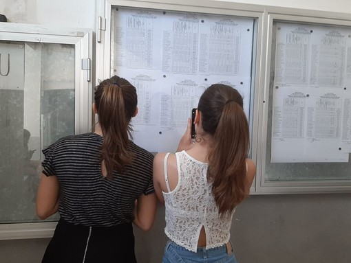 Savona, tutti i maturandi diplomati con il tanto ambito 100 Savona, tutti i maturandi diplomati con il tanto ambito 100