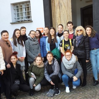 Carcare, nove studenti romeni in visita al Liceo Calasanzio (FOTO)